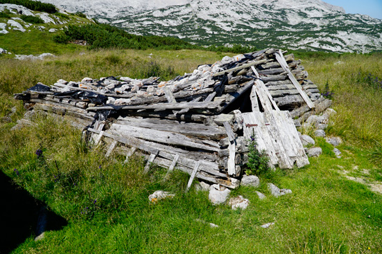 Denudationsmessungen von Bausteinen, Karsttischen und Steintauben. ANISA, Verein für alpine Forschung. 2015, F. Mandl