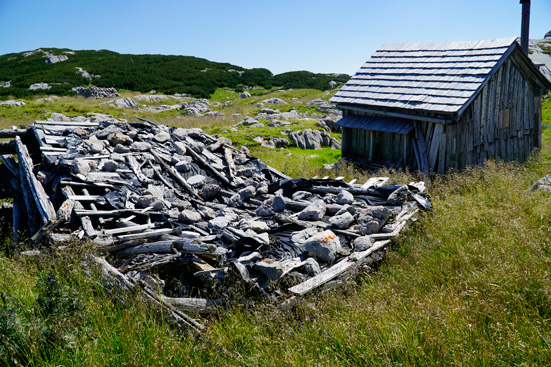 Denudationsmessungen von Bausteinen, Karsttischen und Steintauben. ANISA, Verein für alpine Forschung. 2015, F. Mandl