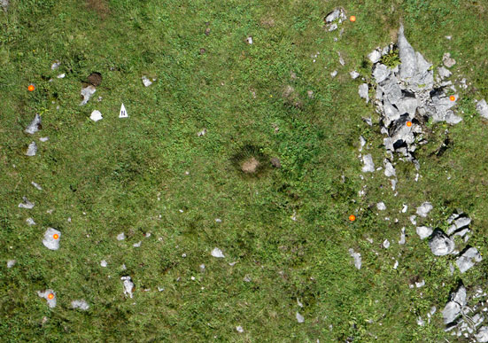 Denudationsmessungen an einer spätantiken Fundamentstruktur. Dachsteingebirge. Foto Franz Mandl 2014. ANISA, Verein für alpine Forschung.