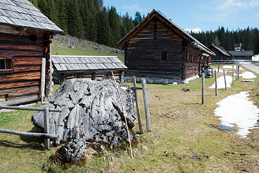 Denudation von Kalkgestein auf dem Dachsteingebirge. Datierungsversuche mit Kantenauflösungen von einem Steinhag auf der Viehbergalm. ANISA, Franz Mandl 2014