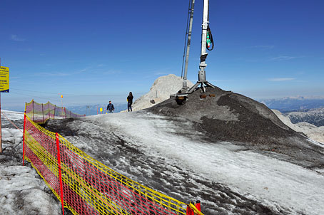 Dachstein. Ausgeaperte Liftsttzen 2011.  ANISA