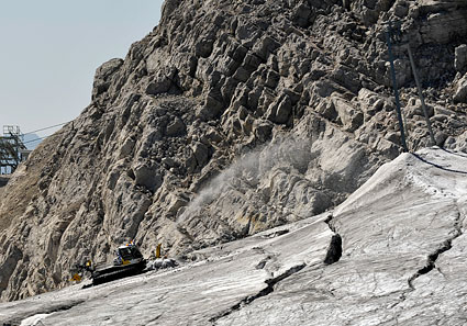 Dachstein. Sicherungsarbeiten mit Eisverfrachtung fr die Liftsttzen. 2011  ANISA