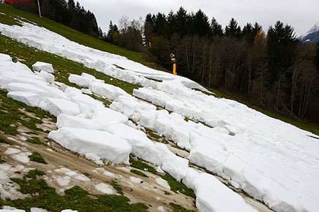 Kunstschneelawine auf dem Trainigshang. Ski-WM-Schladming 2013