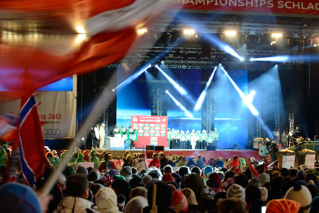 Nachtleben am Samstag nach der verlorenen Abfahrt. Ski Weltmeisterschaft Schladming 2013